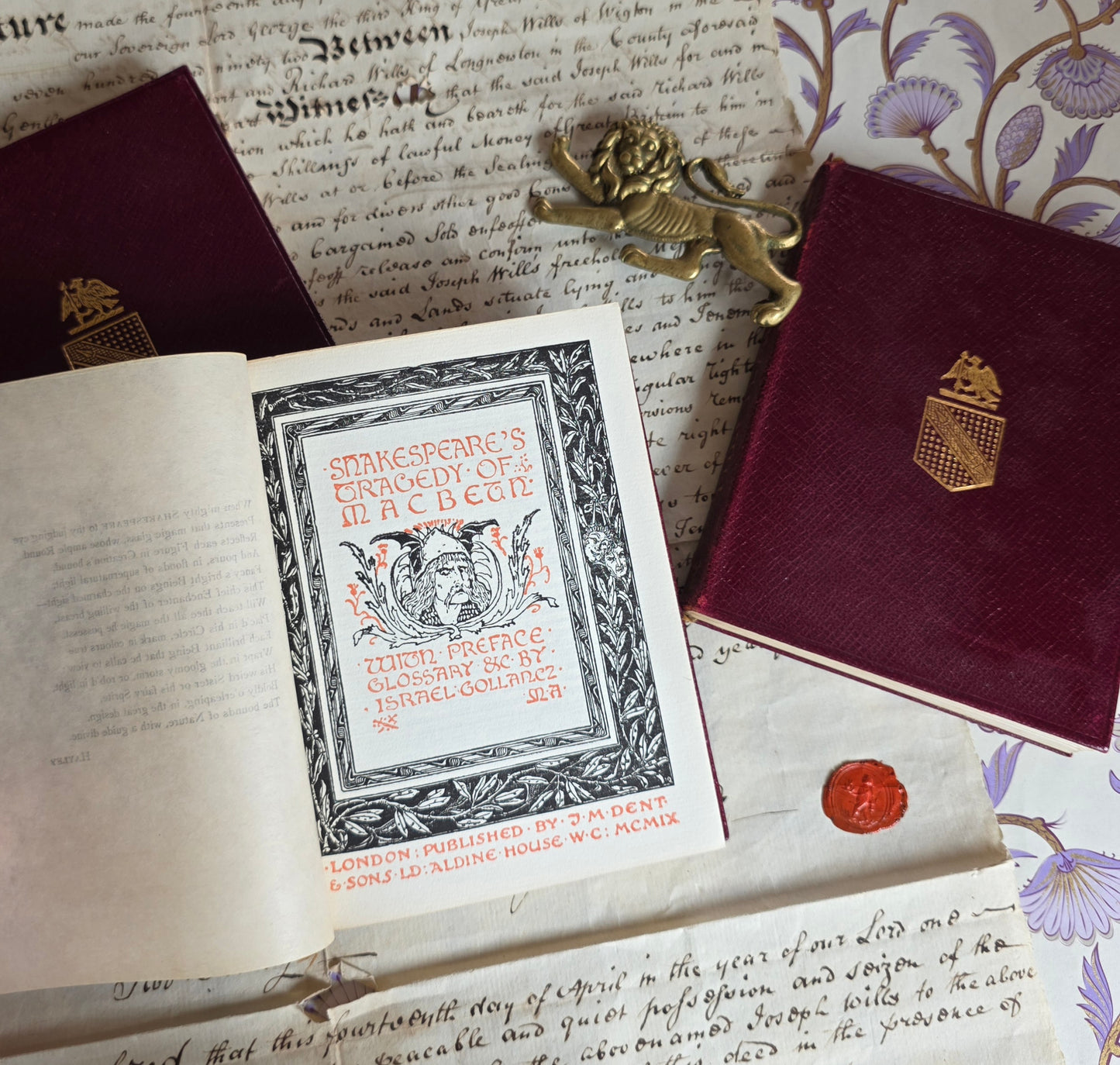 1910 Shakespeare - New Temple Collection - Complete Antique Set in Bespoke Tabletop Wooden Shelf