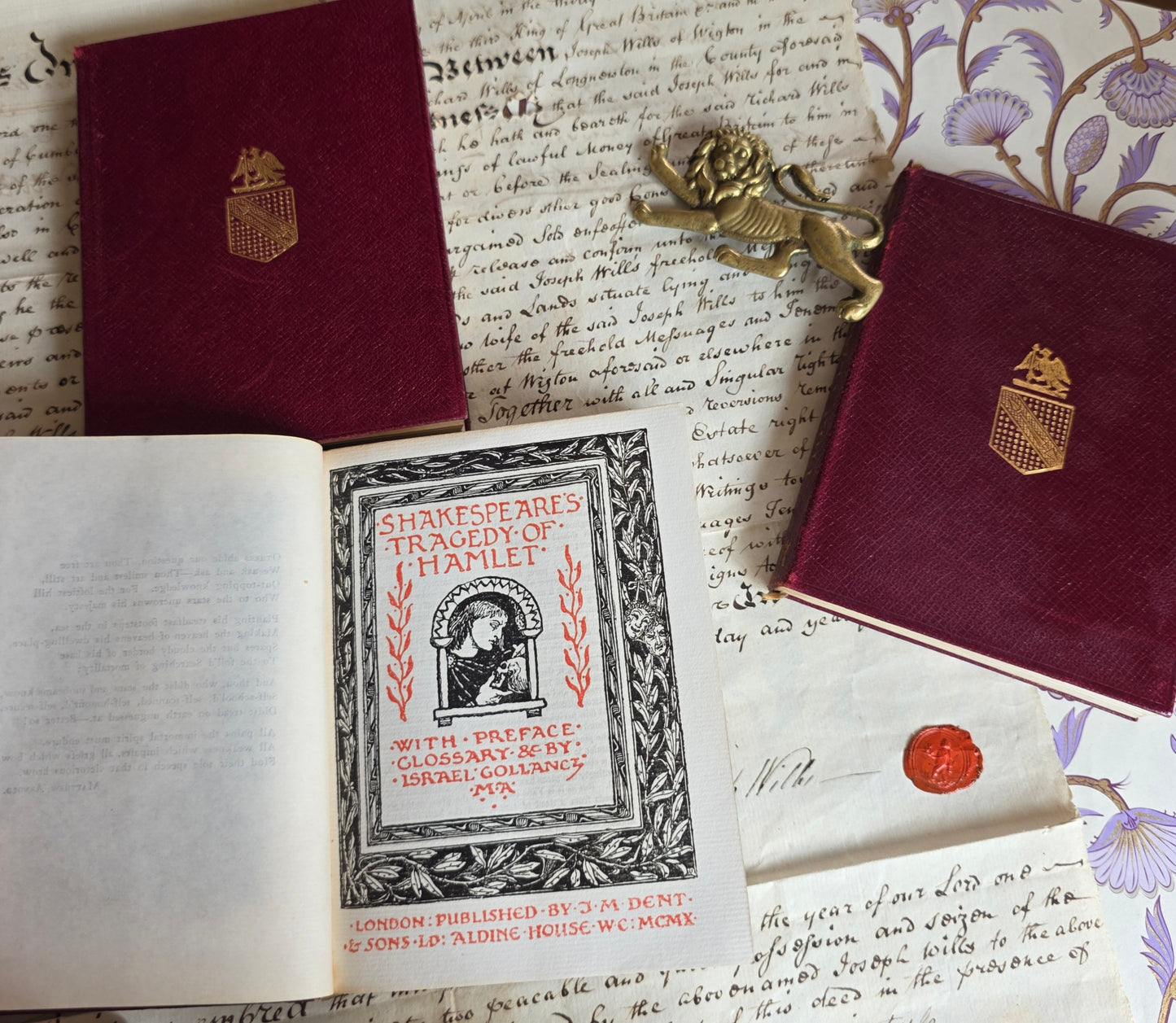 1910 Shakespeare - New Temple Collection - Complete Antique Set in Bespoke Tabletop Wooden Shelf