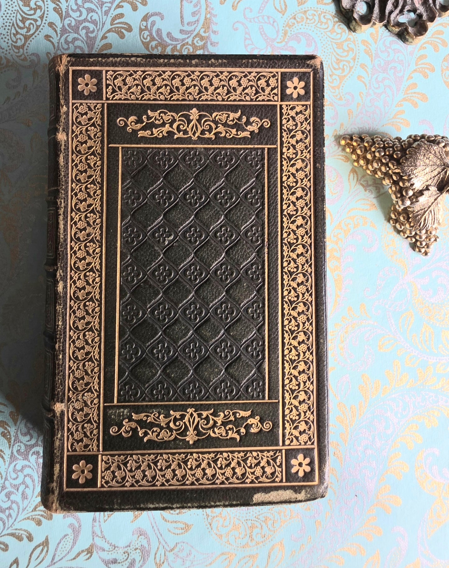1850 Lord Byron's Poetical Works - Fine Leather Binding - Illustrated Antique Book
