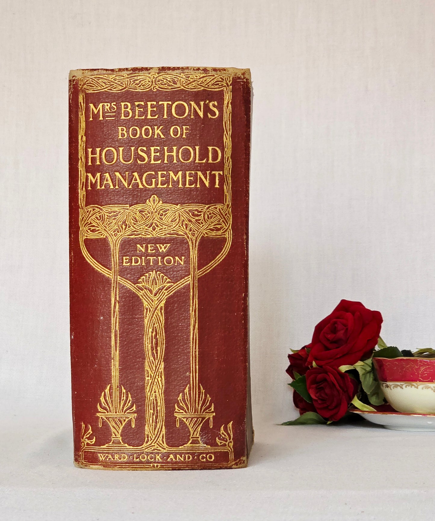 1906 Mrs Beeton's Book of Household Management - Large Illustrated Antique Book
