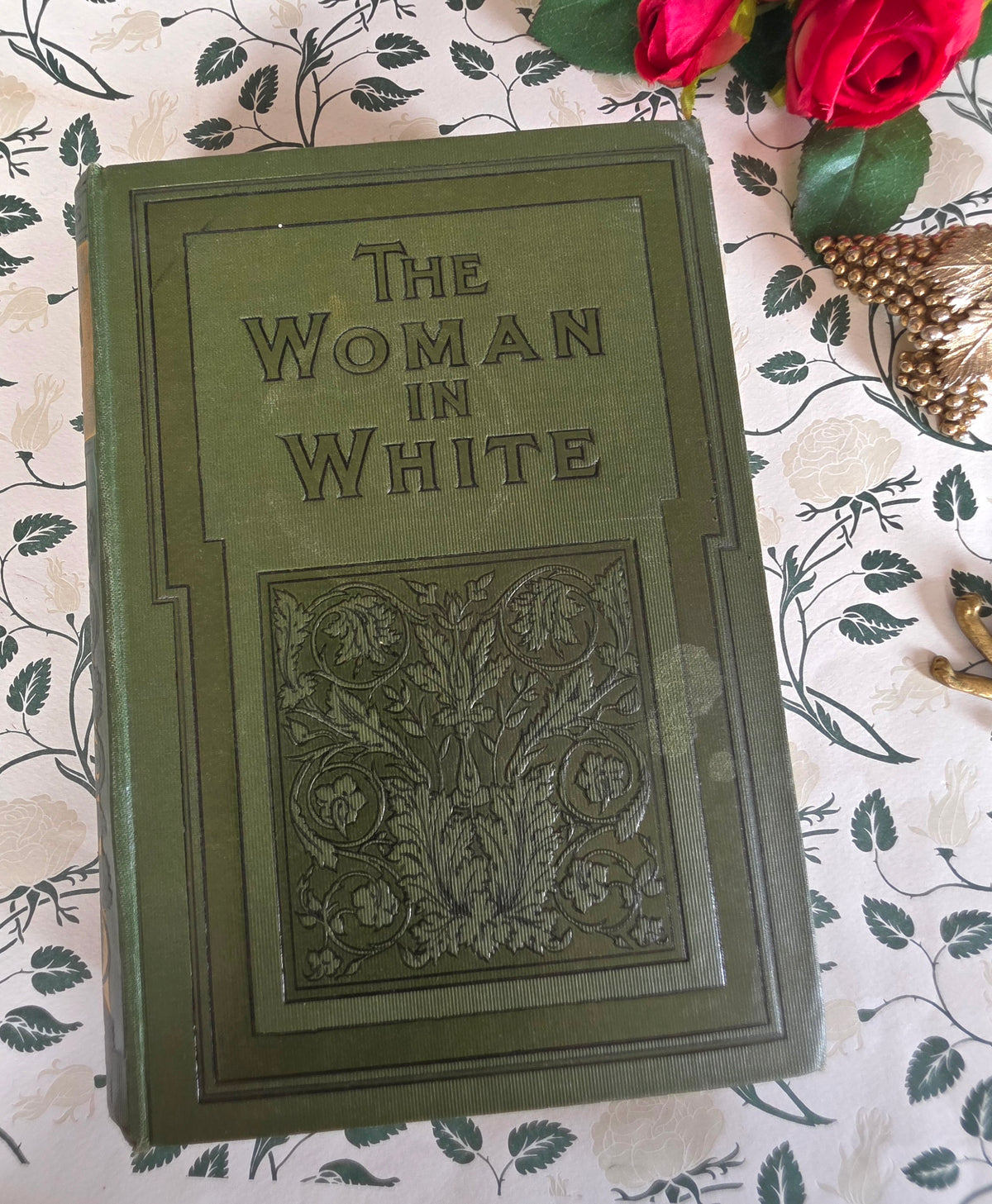 1904 The Woman in White by Wilkie Collins - Illustrated Antique Book