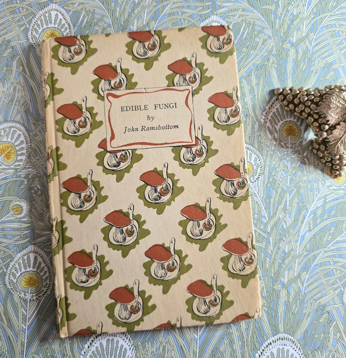 1943 Edible Fungi by John Ramsbottom / King Penguin, London / First Edition / 16 Superb Full-Page Colour Plates / King Penguin Number 13