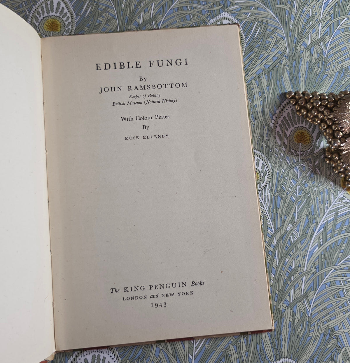 1943 Edible Fungi by John Ramsbottom / King Penguin, London / First Edition / 16 Superb Full-Page Colour Plates / King Penguin Number 13