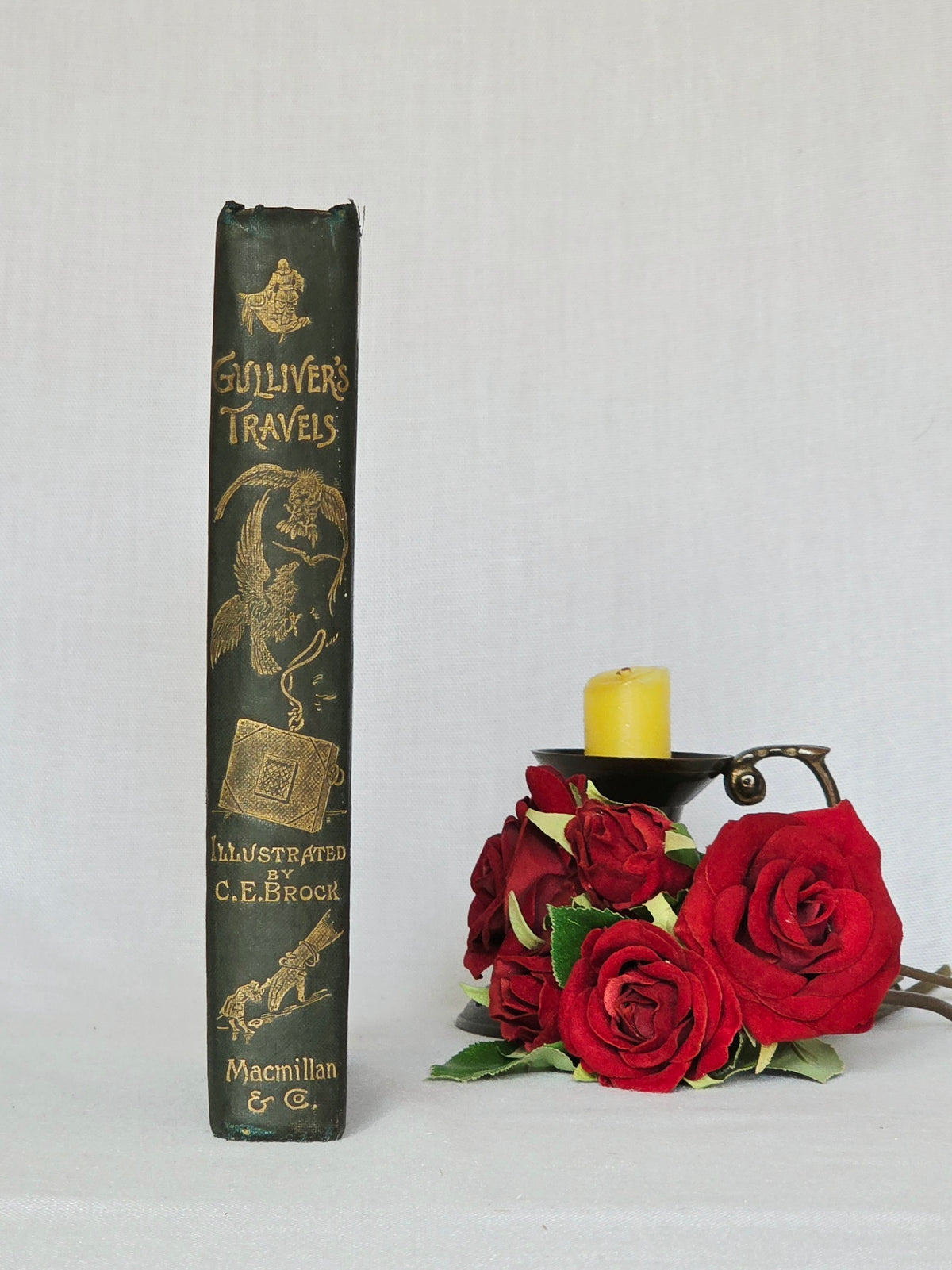 Gulliver's Travels by Jonathan Swift (1894) - Illustrated Antique Book