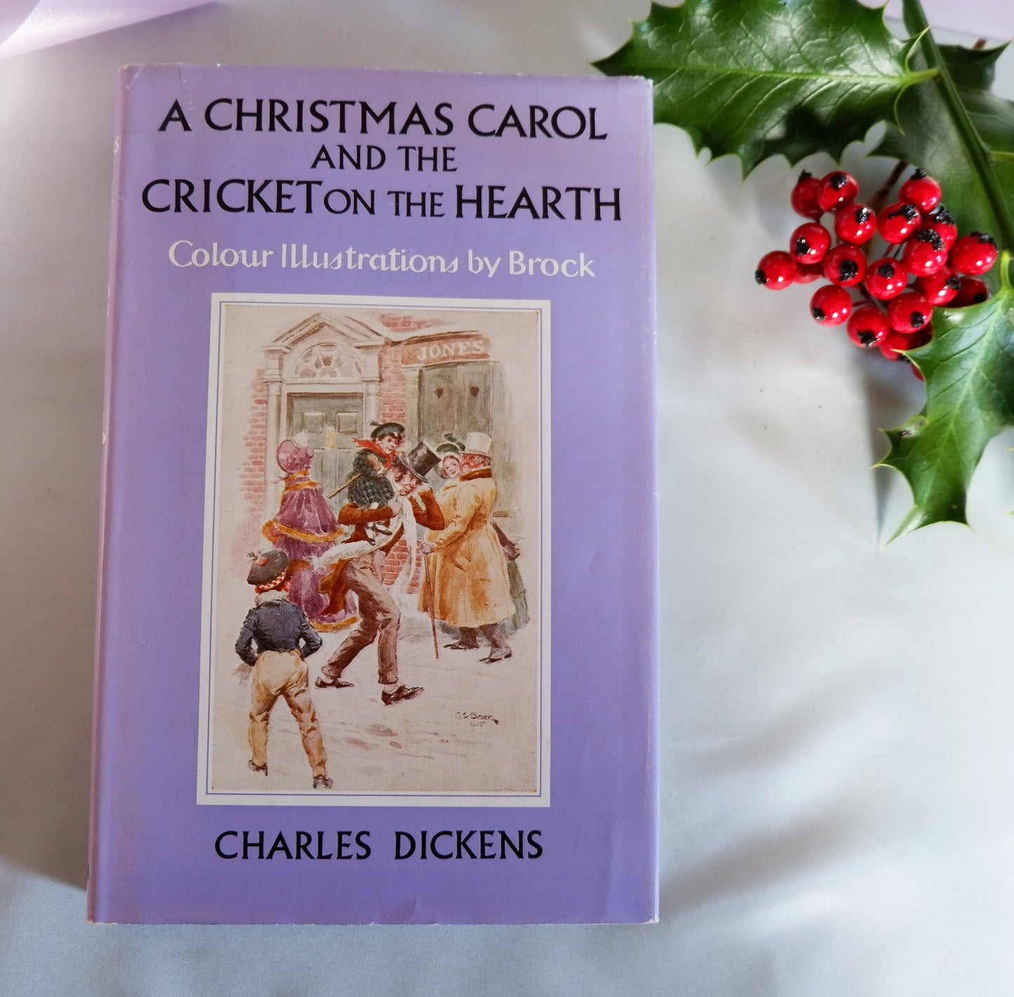 1975 A Christmas Carol and The Cricket on the Hearth by Charles Dickens / JM Dent, London / Illustrated Vintage Edition in Good Condition